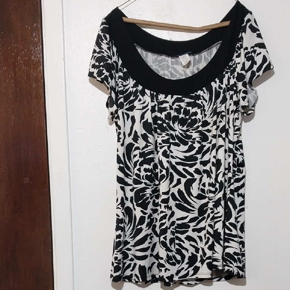 Black and White Floral Women's Top by AMERICAN WEAR size3x